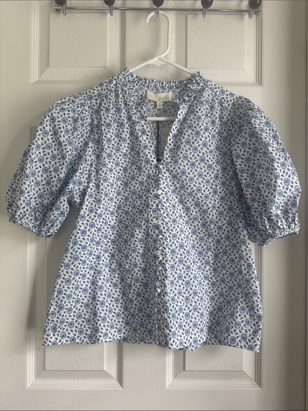 NWT PINCH Sareea floral print blouse featuring a ruffle neck and puff sleeve